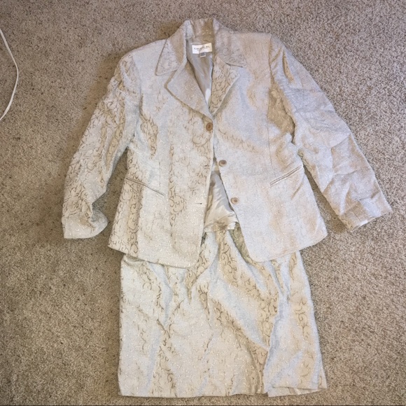 Emanuel Ungaro brocade beige suit - Picture 2 of 3